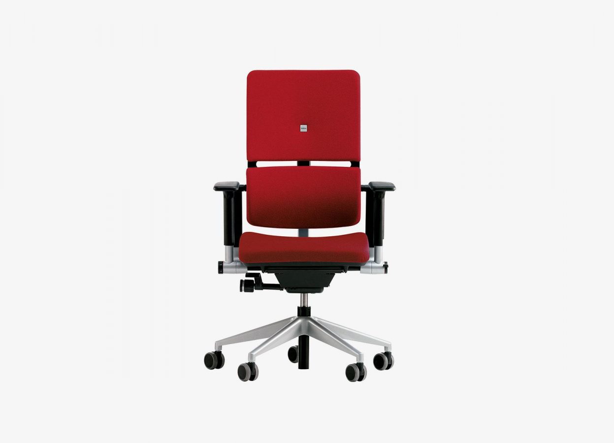 Steelcase Please schwarz mit Armlehnen Frontansicht